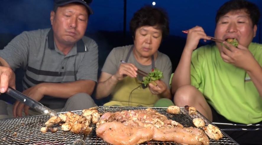 韩国一家三口吃播